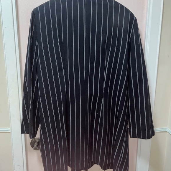 Oversized Black & White Pinstriped Blazer - Picture 2 of 2